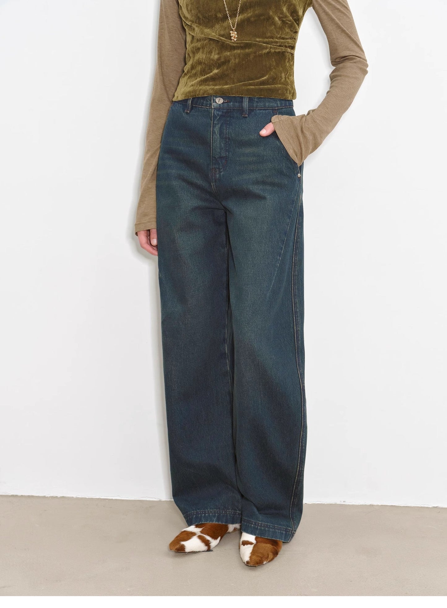 "Blue Island" Mid-Rise Curved Cotton Washed Jeans