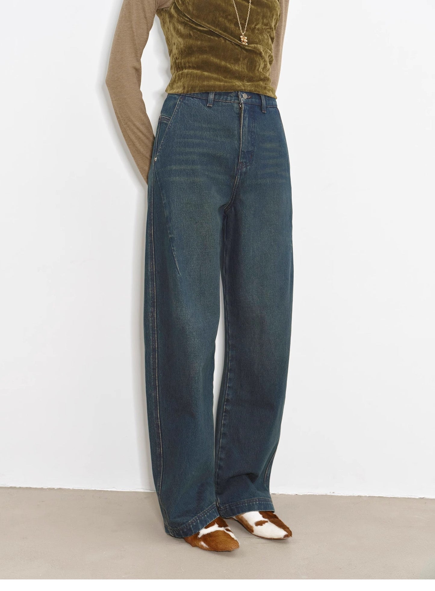 "Blue Island" Mid-Rise Curved Cotton Washed Jeans
