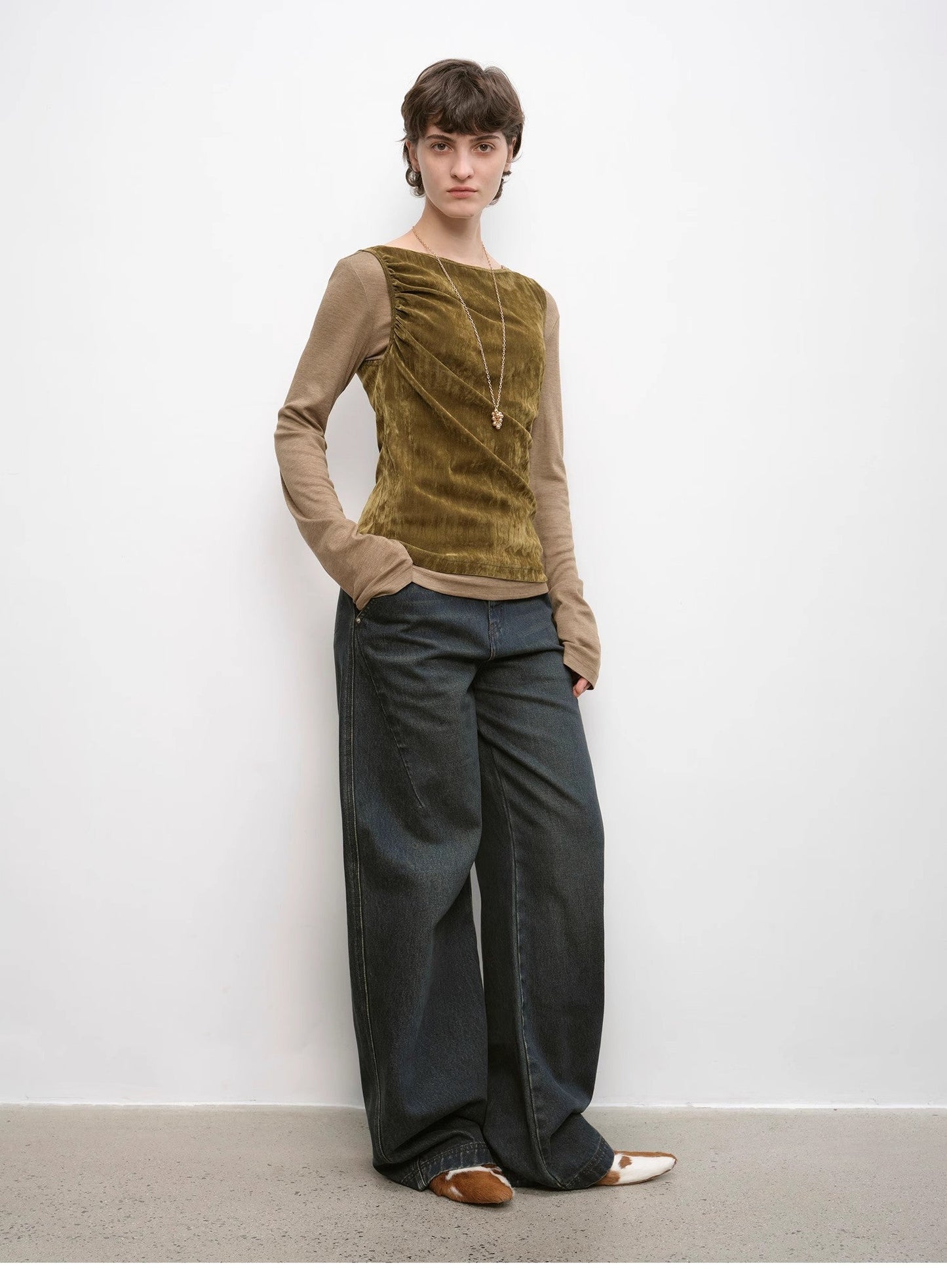 "Blue Island" Mid-Rise Curved Cotton Washed Jeans