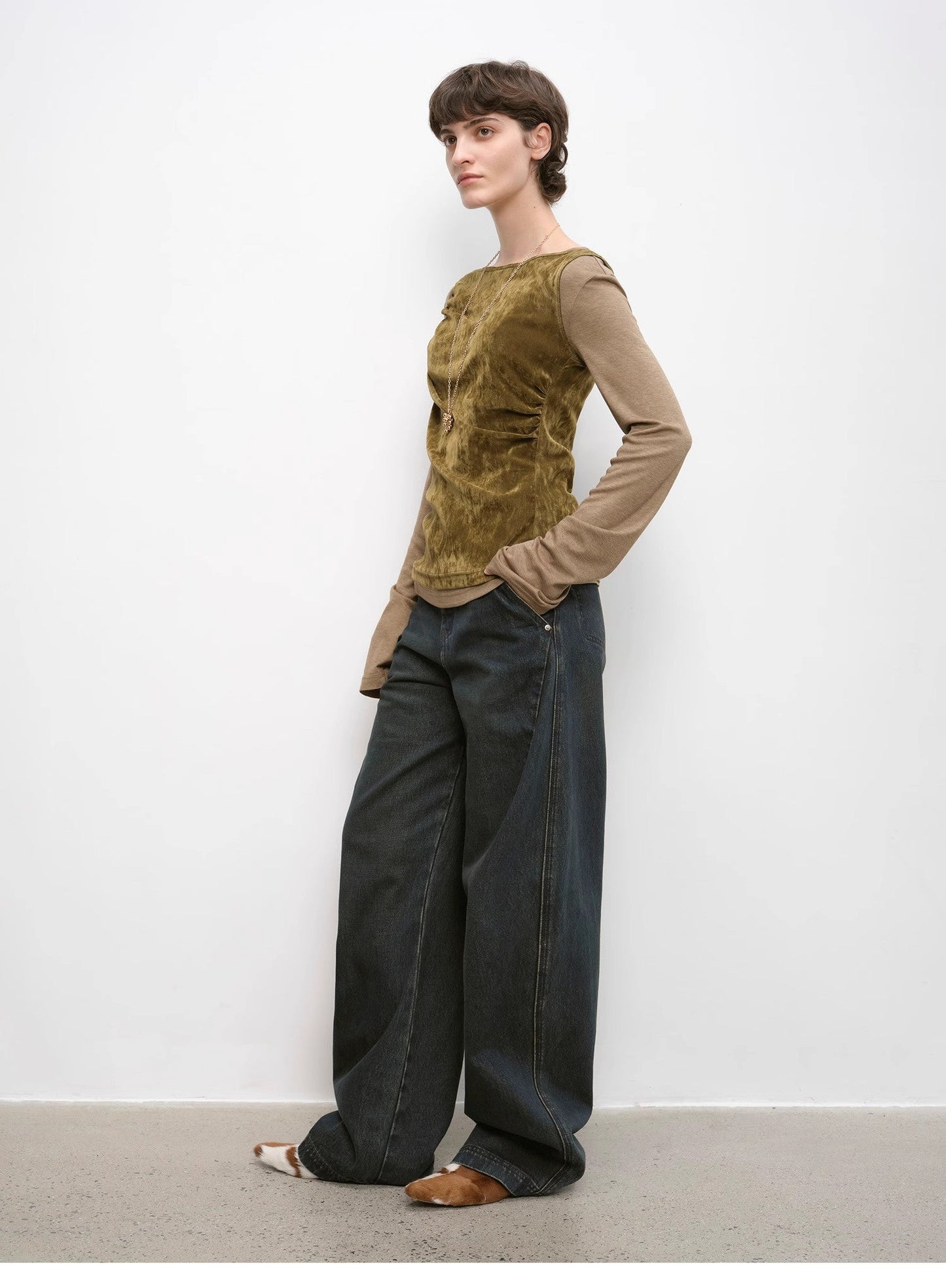 "Blue Island" Mid-Rise Curved Cotton Washed Jeans